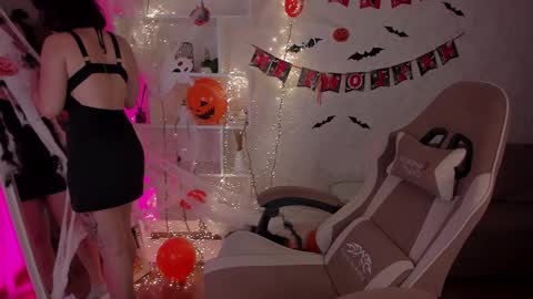 Violet online show from October 29, 2025, 4:42 pm