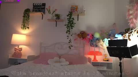 violeth___ online show from May 19, 2026, 11:38 am