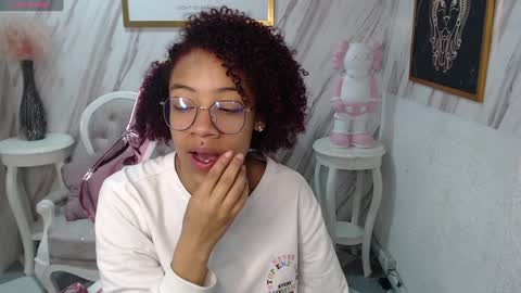 violeth_b online show from December 26, 2024, 12:38 pm