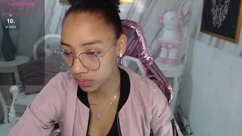 violeth_b online show from January 7, 2025, 12:31 pm
