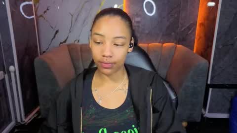 violeth_b online show from November 11, 2025, 1:11 pm