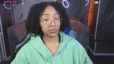 violeth_b online show from November 23, 2025, 12:49 pm