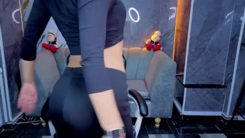 violeth_b online show from April 20, 2026, 12:41 pm