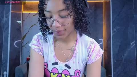 violeth_b online show from May 25, 2026, 12:44 pm