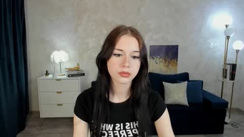 violetharmee online show from March 18, 2026, 12:41 pm