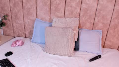 Snapshot of violethilton chatting on March 6, 2025, 10:47 pm violeth online show from March 6, 2025, 10:47 pm