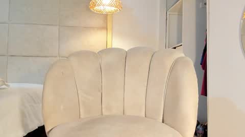 Snapshot of violethilton chatting on September 30, 2025, 7:19 pm violeth online show from September 30, 2025, 7:19 pm