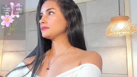 Snapshot of violethilton chatting on October 17, 2025, 1:31 am violeth online show from October 17, 2025, 1:31 am