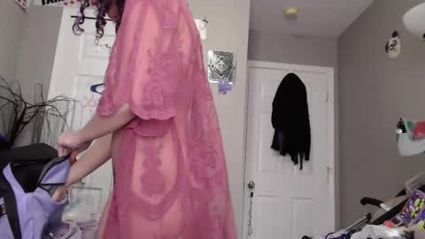 Snapshot of violethooper chatting on March 7, 2025, 5:49 pm Violet Hooper online show from March 7, 2025, 5:49 pm