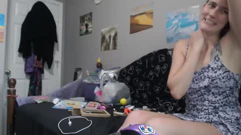 Snapshot of violethooper chatting on September 22, 2025, 3:47 pm Violet Hooper online show from September 22, 2025, 3:47 pm