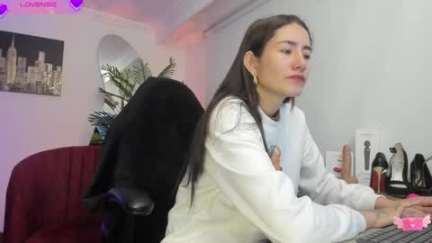 violetparkker online show from February 17, 2025, 11:23 am