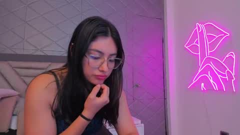 Violet Rousse online show from April 20, 2026, 7:04 pm