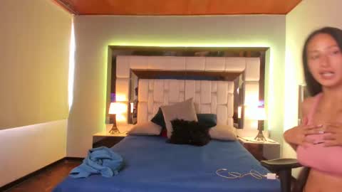 violetskinny online show from December 26, 2024, 6:33 pm