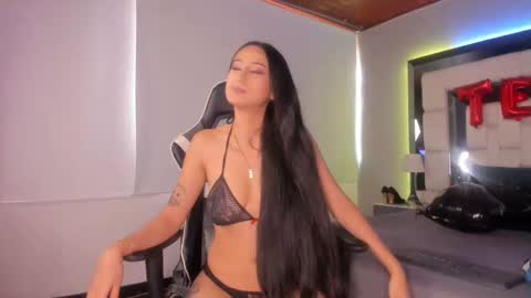 violetskinny online show from March 3, 2025, 9:59 pm