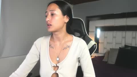 Snapshot of violetskinny chatting on December 4, 2025, 7:44 pm violetskinny online show from December 4, 2025, 7:44 pm