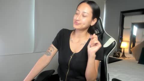 Snapshot of violetskinny chatting on December 5, 2025, 8:38 pm violetskinny online show from December 5, 2025, 8:38 pm