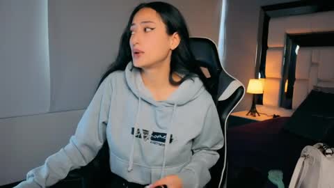 violetskinny online show from April 12, 2026, 7:41 pm