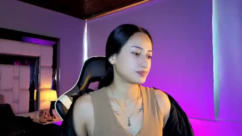 violetskinny online show from August 3, 2026, 6:55 pm