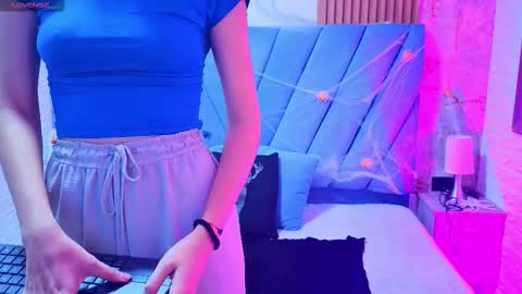 Snapshot of violett__golden chatting on October 12, 2025, 8:52 pm ViolettGolden online show from October 12, 2025, 8:52 pm