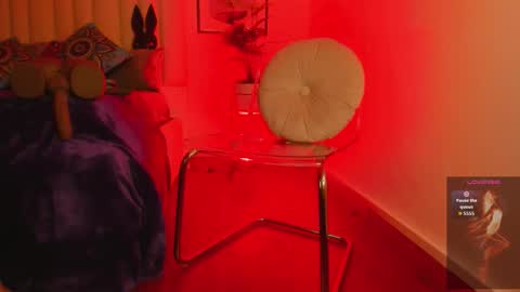 Violett  online show from November 6, 2025, 12:06 pm