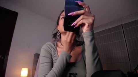 violett_queen122 online show from October 3, 2025, 2:52 am
