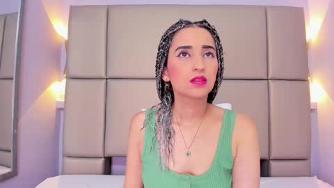 Violett  online show from November 22, 2025, 12:15 pm