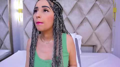 Violett  online show from December 22, 2025, 8:28 pm