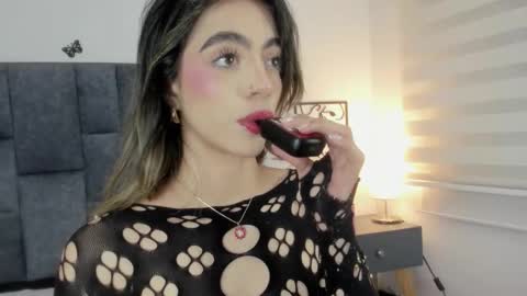 Snapshot of violetta_ficher chatting on November 18, 2025, 2:06 am Violetta Ficher online show from November 18, 2025, 2:06 am