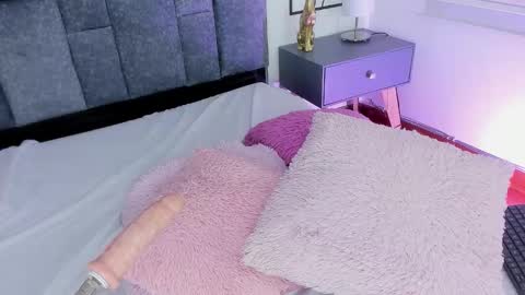 Snapshot of violetta_ficher chatting on November 30, 2025, 2:37 am Violetta Ficher online show from November 30, 2025, 2:37 am