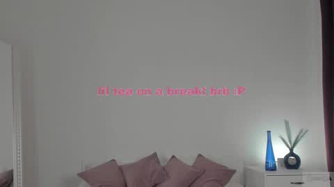 violetta_finch online show from February 17, 2025, 4:26 pm