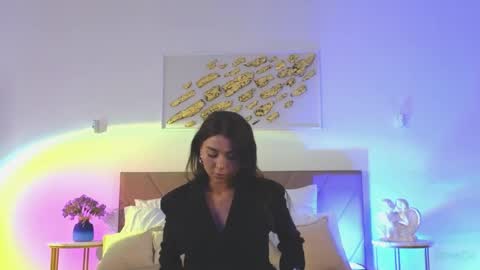 violetta_finch online show from May 18, 2026, 10:21 am