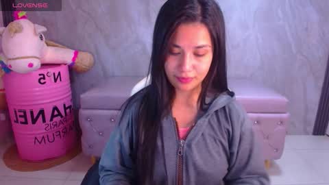 Violetta  online show from December 18, 2025, 3:34 am