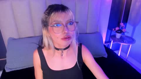 Violetta nur online show from February 14, 2025, 4:47 am