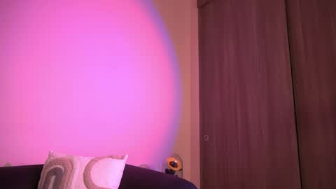 violetta independent model online show from April 24, 2026, 3:09 am