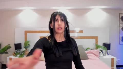 Snapshot of violettaa_stone chatting on June 5, 2026, 4:30 am Violettaa online show from June 5, 2026, 4:30 am