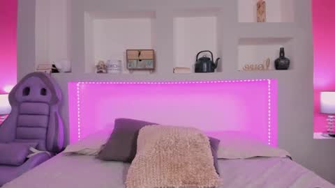 ViolettaBaker online show from December 31, 2024, 2:14 pm