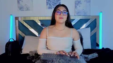 Snapshot of violettabloom1_ chatting on September 18, 2025, 7:49 pm violettabloom1_ online show from September 18, 2025, 7:49 pm