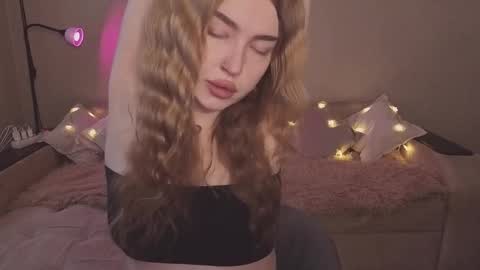 ViolettaOtis online show from February 3, 2026, 1:27 pm