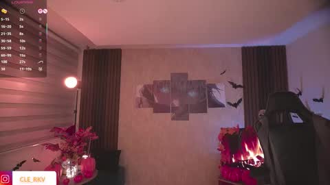 JULIE UWU online show from October 23, 2025, 9:57 pm