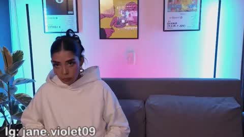 Violet online show from January 6, 2026, 1:42 am