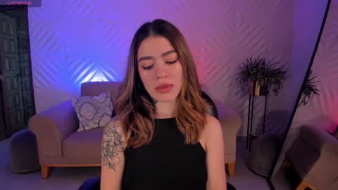 Snapshot of violetthansson chatting on January 4, 2025, 10:02 pm Violett online show from January 4, 2025, 10:02 pm
