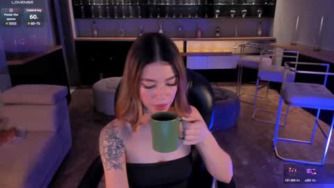Snapshot of violetthansson chatting on February 4, 2025, 6:38 pm Violett online show from February 4, 2025, 6:38 pm