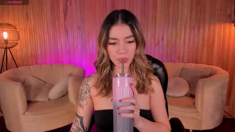 Snapshot of violetthansson chatting on September 21, 2025, 5:03 pm Violett online show from September 21, 2025, 5:03 pm