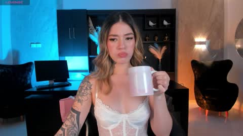 Snapshot of violetthansson chatting on October 1, 2025, 6:25 pm Violett online show from October 1, 2025, 6:25 pm
