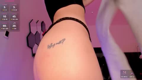 Violett  online show from February 4, 2026, 6:25 pm