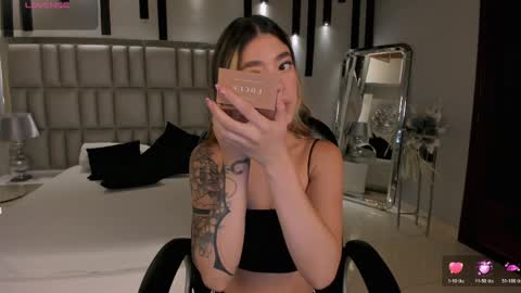 Violett  online show from March 27, 2026, 11:21 am