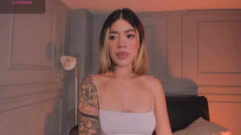 Violett  online show from April 15, 2026, 9:27 am