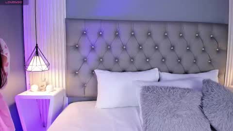 VioletthaRous online show from February 21, 2026, 10:44 pm