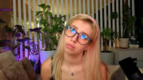 Violetta online show from November 30, 2025, 10:30 am