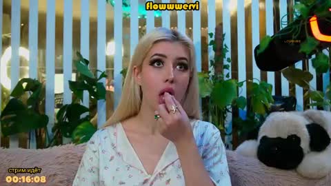 Violetta online show from April 14, 2026, 4:46 pm